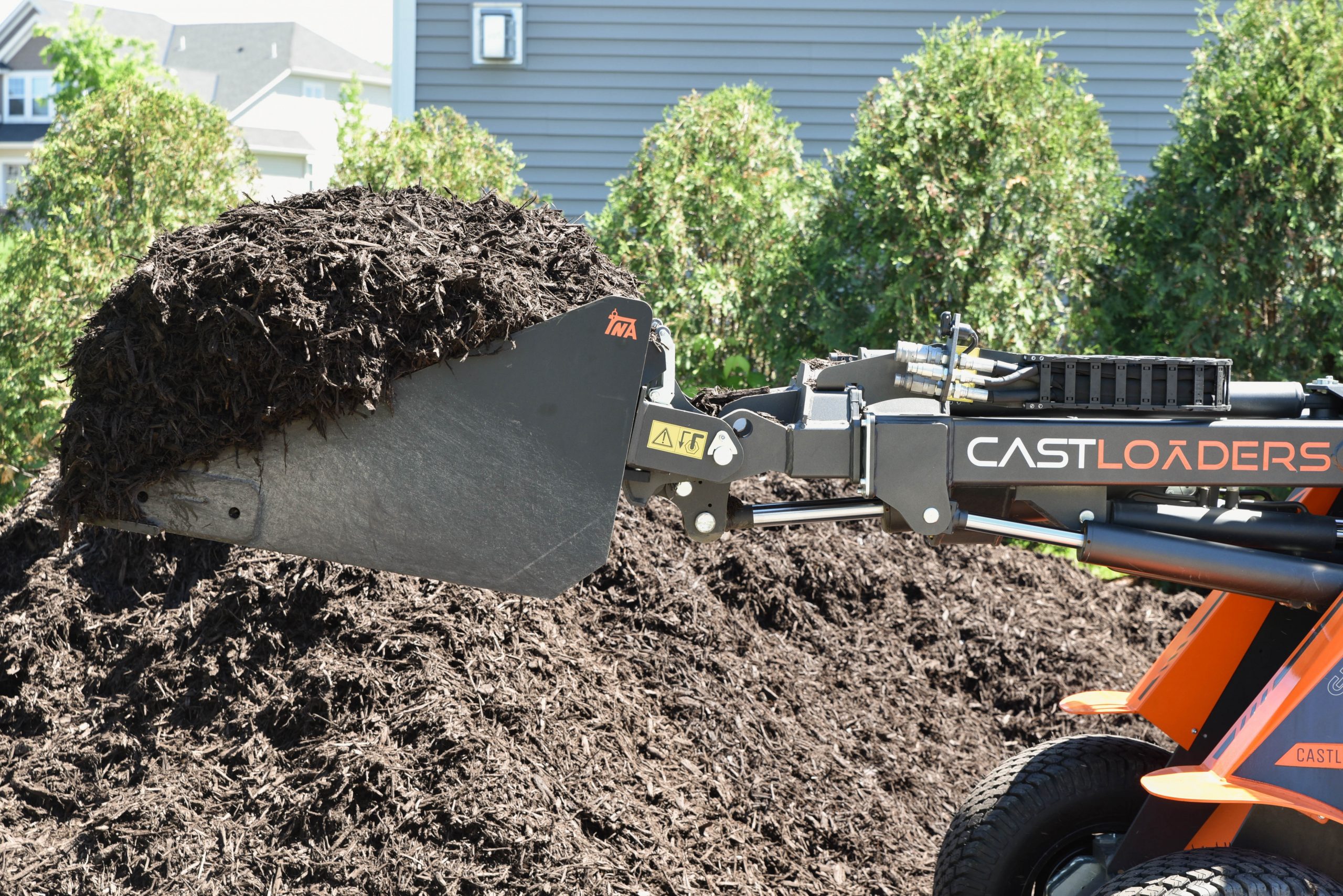 Cast Loaders are great with mulch jobs